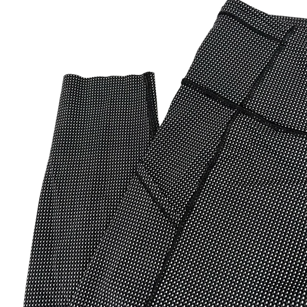 Lululemon Leggings With All Over‎ Black & White Print Size 6